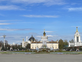 2 мая 2026 г. - Москва, Россия: Фонтан «Каменный цветок» на ВДНХ (Выставка достижений народного хозяйства) в Москве, Россия - Tashulia