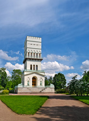 Панорамный летний вид на Белую Башню в Александровском парке, Царское Село. Санкт-Петербург, Россия - Prokrida