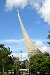 Москва, ВДНХ, монумент Покорителям космоса - Denis_GDA