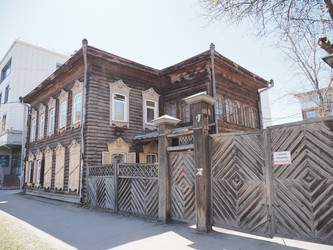 Г. Иркутск. Старый дворик. Фасад, окна, ворота. Irkutsk (marka) - marka