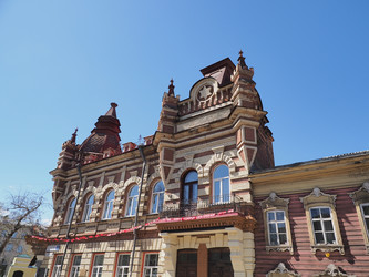 Г. Иркутск. Дом Файнберга. Irkutsk (marka)  Дом купца Исая Матвеевича Файнберга. Построен в 1900–1902 годах. Архитектурная достопримечательность Иркутска. В здании расположен Иркутский областной художественный колледж им. И. Л. Копылова - marka