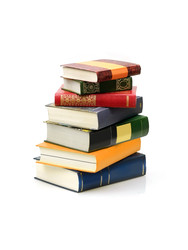 Стопка книг в разноцветных обложках, изолированная на белом фоне - Prokrida