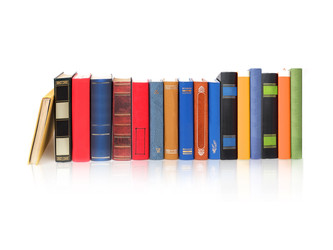 Стопка книг в разноцветных обложках, изолированная на белом фоне - Prokrida
