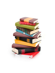 Стопка книг в разноцветных обложках, изолированная на белом фоне - Prokrida