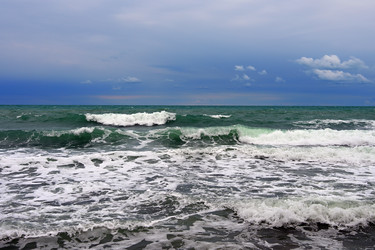Легкий и красивый шторм в море - Mishell
