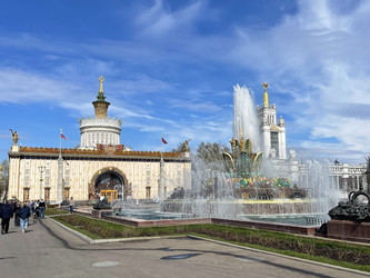 2 мая 2026 г. - Москва, Россия: Фонтан «Каменный цветок» на ВДНХ - Tashulia