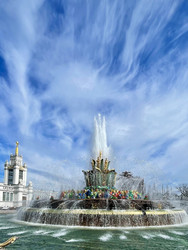 2 мая 2026 г. - Москва, Россия: Фонтан «Каменный цветок» на ВДНХ - Tashulia