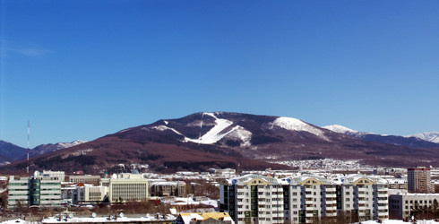 Вид на горнолыжный комплекс «Горный воздух». Сахалин. View of the ski complex "Gorny Vozduh". Sakhalin. (marka) - marka