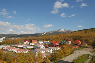 Южно-Сахалинск.  Восточная часть города. Вид с ул. Есенина. Сахалин. (архивное 2007 г.) Sakhalin. (marka) - marka