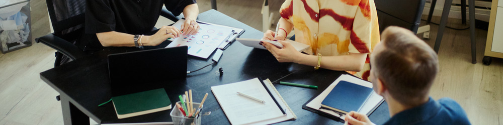 Команда adult office совместно работает над стратегией поддержки клиентов - DragonImagesAsia