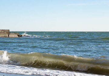 Большие волны на побережье Черного моря в зимний день - Koralex2014