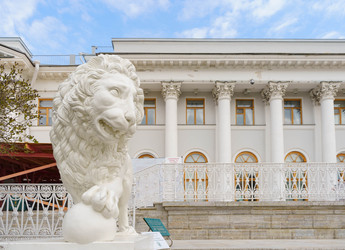 Скульптура льва, держащего лапой шар. Елагин дворец. Елагин остров. Санкт-Петербург - MariaPaina