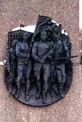 Горельеф «Победа», 1985 год. Скульпторы Альберт Серафимович Чаркин, Валентин Дмитриевич Свешников. Обелиск «Городу‑Герою Ленинграду». Санкт-Петербург, площадь Восстания - donsun