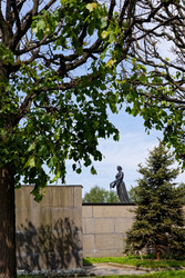 Пискаревское мемориальное кладбище. Санкт-Петербург, проспект Непокоренных, 72. ОКНФЗ 781610573180026 - donsun