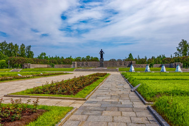 Пискаревское мемориальное кладбище. Санкт-Петербург, проспект Непокоренных, 72. ОКНФЗ 781610573180026 - donsun