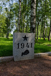 Пискаревское мемориальное кладбище. Санкт-Петербург, проспект Непокоренных, 72. ОКНФЗ 781610573180026 - donsun