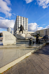 Памятник первопроходцам — исследователям Арктики, 2017 год. Скульпторы: Борис Сергеев, Ольга Панкратова, художник: Василий Сухов. Санкт-Петербург, угол Наличной улицы и улицы Беринга - donsun