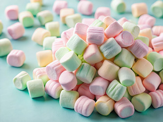Вкусные зефирки пастельных тонов, красиво расположенные на пастельном фоне. Генеративный ИИ - RomanZ