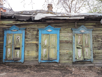 Г. Иркутск. Старый дворик. Фасад, окна, ворота. Irkutsk (marka) - marka