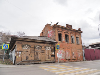 Г. Иркутск. Старый дворик. Фасад, окна, ворота. Irkutsk (marka) - marka