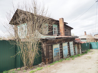 Г. Иркутск. Старый дворик. Фасад, окна, ворота. Irkutsk (marka) - marka