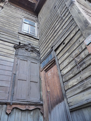 Г. Иркутск. Старый дворик. Фасад, окна, ворота. Irkutsk (marka) - marka