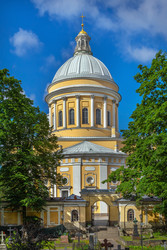 Собор Святой Троицы в Александро-Невской лавре, Санкт-Петербург, Россия. Каменный храм в стиле классицизма, вид с кладбища - borisb17