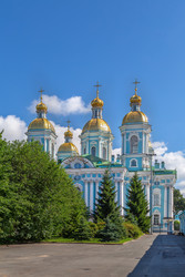 Морской собор Святого Николая в Санкт-Петербурге, Россия, вид спереди. Архитектура церкви в стиле барокко из камня, синие стены - borisb17