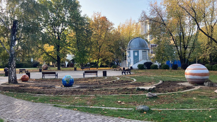 Сад астрономов в парке Сокольники. Планеты и Обсерватория «Звездное небо», золотая осень - ST2012E5