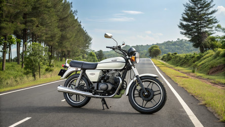 Мотоцикл Yamaha RX на живописной дороге среди зелени. Генеративный искусственный интеллект - RomanZ