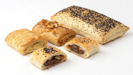 Вкусные слоеные пирожки из пшеничной муки с различными вкусами и вариантами приготовления. Генеративный искусственный интеллект - RomanZ