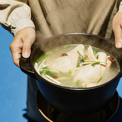 Свежеприготовленный куриный суп в стандартной шкале Casrz. Генеративный ИИ - RomanZ