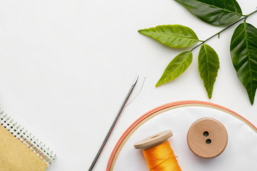 Набор для шитья Bright Sewing Essentials, включающий шпульку и иглу. Генеративный искусственный интеллект - RomanZ