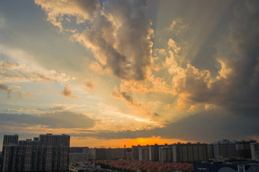 Панорамный закат. Красивые фотографии облаков. Вид на город - Milla_Zelenyuk