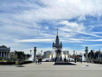 2 мая 2026 г. - Москва, Россия: Фонтан «Дружба народов» на ВДНХ в Москве, Россия - Tashulia