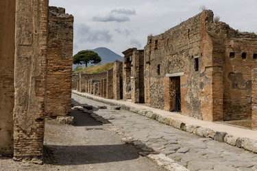 Италия. Помпеи. Руины домов в археологическом парке.
Italy. Pompeii. Ruins of Homes in the Archaeological Park - ffoto-graff