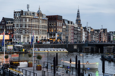 Нидерланды. Амстердам. Вечерний вид на исторический центр.
 Netherlands. Amsterdam. Evening View of the Historic Centre - ffoto-graff