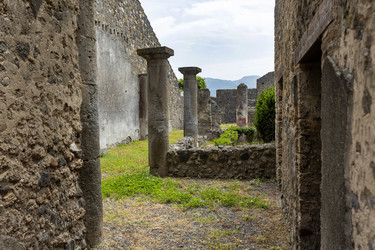 Италия. Помпеи. Руины домов в археологическом парке.
Italy. Pompeii. Ruins of Homes in the Archaeological Park - ffoto-graff