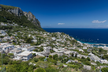 Италия. Остров Капри. Вид сверху на остров Капри.
Italy. Aerial View of Capri Island - ffoto-graff