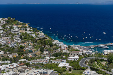 Италия. Остров Капри. Вид сверху на остров Капри.
Italy. Aerial View of Capri Island - ffoto-graff