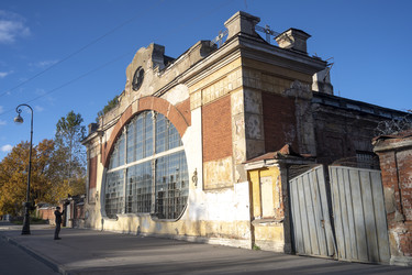 Россия, Санкт-Петербург, 2026 год. Осенний вид старинных исторических домов в Кронштадте для редакционной статьи - Kulkann75