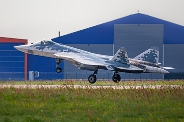 Истребитель Су-57 во время взлета на МАКС 2019 - qvazzimota