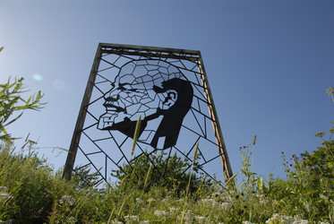 Стела Владимиру Ульянову (Ленину). Корсаков. Сахалин. Monument to Vladimir Ulyanov (Lenin). Korsakov. Sakhalin (marka) - marka