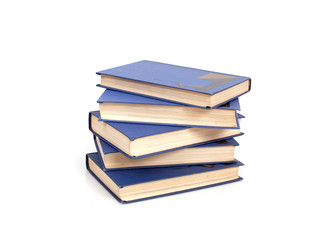 Стопка книг в синих обложках, изолированная на белом фоне - Prokrida