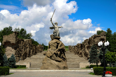 Мемориальный комплекс на Мамаевом Кургане. Родина-Мать и памятник Стоять насмерть. г. Волгоград. Июнь 2026г - Zauberfloten