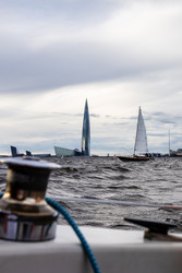 Парусные яхты на морской воде в Санкт-Петербурге - vale
