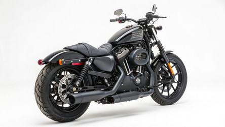 Вид сзади мотоцикла Sportster с черным покрытием. Генеративный искусственный интеллект - RomanZ