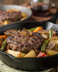 Вкуснейшее запеченное гамбургерное филе по-амишски с жареными овощами. Генеративный искусственный интеллект - RomanZ