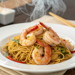 Вкуснейшее блюдо из креветок и лапши с зеленью. Генеративный искусственный интеллект - RomanZ