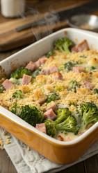Вкуснейшая запеканка из брокколи и ветчины, только что из духовки. Генеративный искусственный интеллект - RomanZ